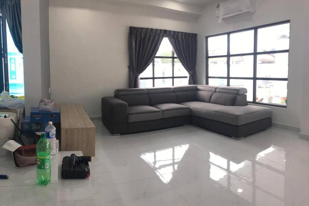 22Pax :Taman Pelangi Party House Nearby Midvelly Villa ยะโฮร์บาห์รู ภายนอก รูปภาพ