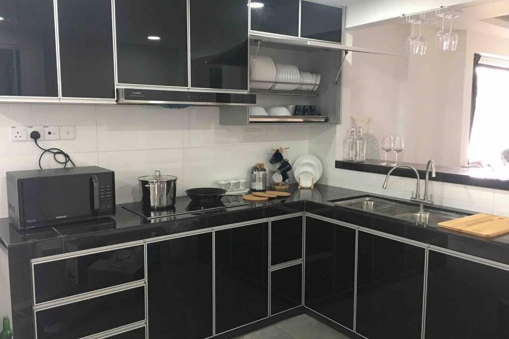 22Pax :Taman Pelangi Party House Nearby Midvelly Villa ยะโฮร์บาห์รู ภายนอก รูปภาพ