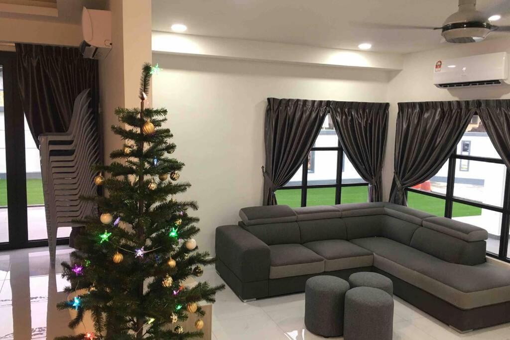 22Pax :Taman Pelangi Party House Nearby Midvelly Villa ยะโฮร์บาห์รู ภายนอก รูปภาพ