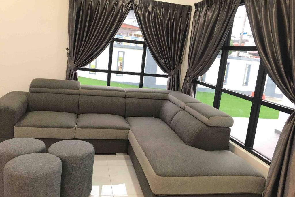 22Pax :Taman Pelangi Party House Nearby Midvelly Villa ยะโฮร์บาห์รู ภายนอก รูปภาพ