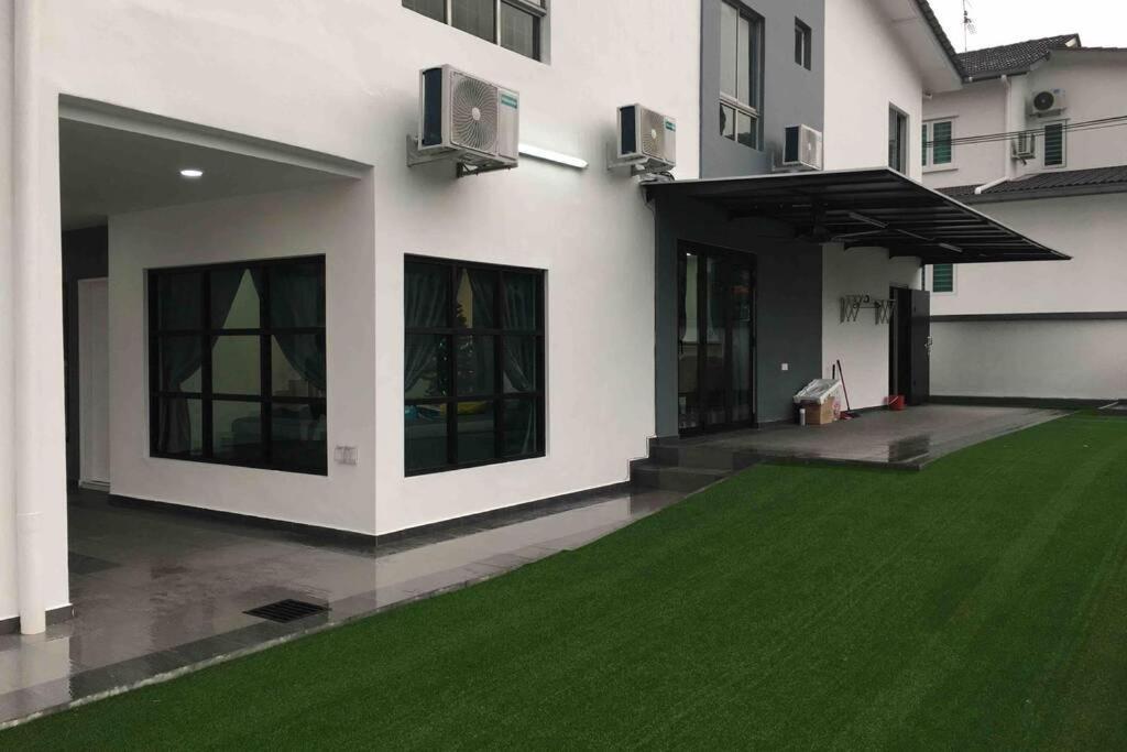 22Pax :Taman Pelangi Party House Nearby Midvelly Villa ยะโฮร์บาห์รู ภายนอก รูปภาพ